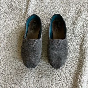 Women’s gray Toms size 6